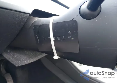 2024 Tesla Model Y Long Range Dual Motor All-Wheel Drive/Rwd z USA, uszkodzony, nr VIN 7SAYGDED5RF040254